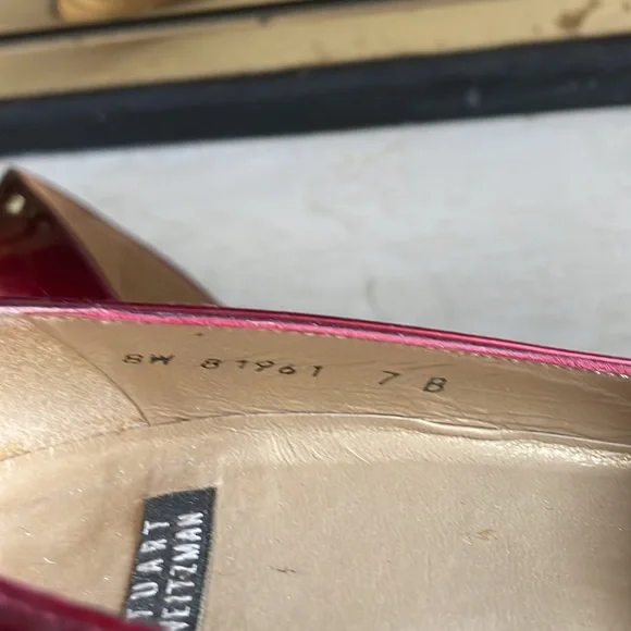 Stuart Weitzman heels, slight ombré red. Size 7B - Picture 3 of 5